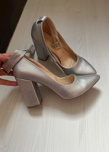Gri Tokalı Klasik Topuklu Ayakkabı - Görsel 2