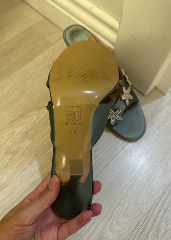 Kadın taşlı topuklu terlik - Görsel 3