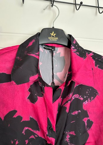 Düğmeli Pembe Siyah Batik Desenli Kadın Saten Gömlek - Görsel 2