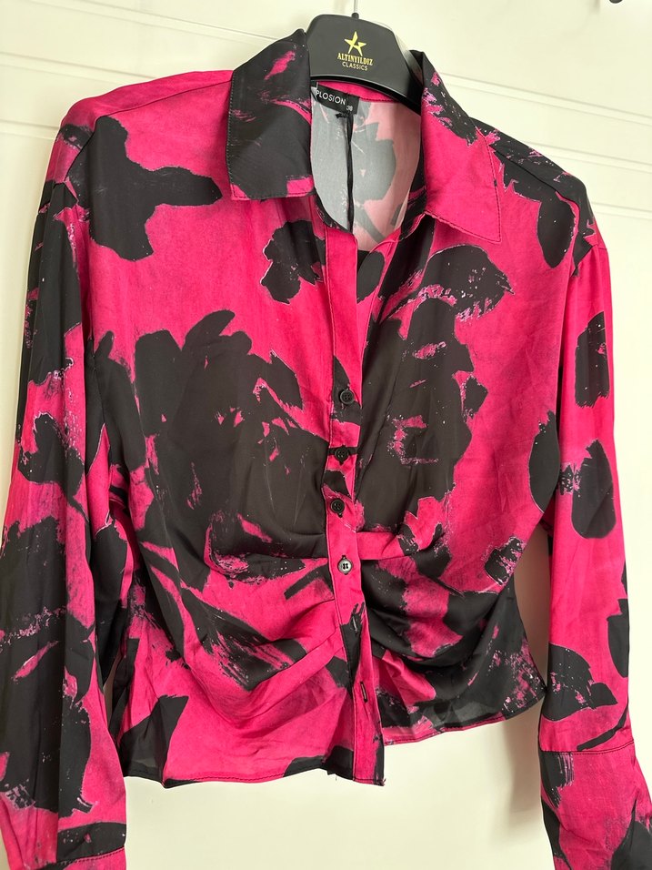 Düğmeli Pembe Siyah Batik Desenli Kadın Saten Gömlek - Görsel 3