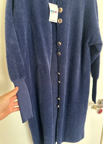 Yumuşacık düğmeli uzun hırka - Görsel 3