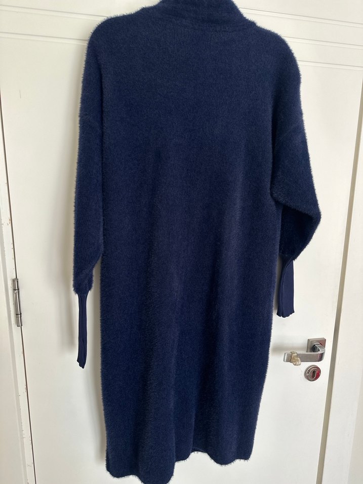 Yumuşacık düğmeli uzun hırka - Görsel 4