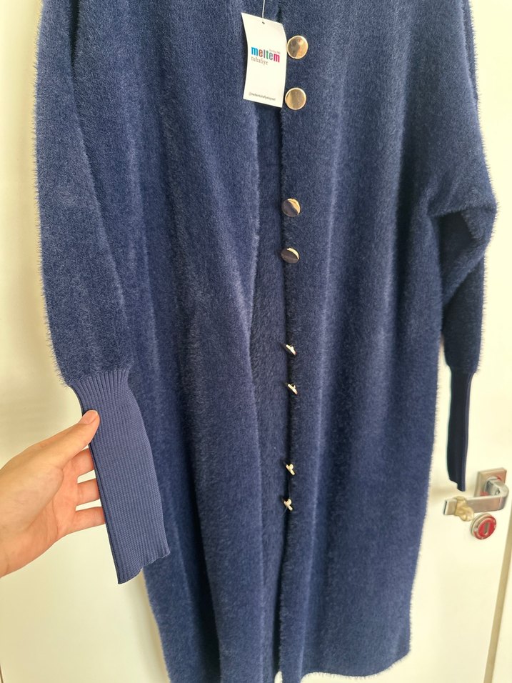 Yumuşacık düğmeli uzun hırka - Görsel 3