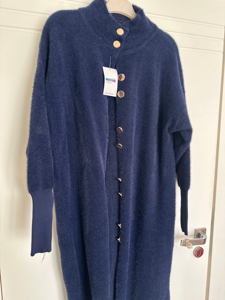 Yumuşacık düğmeli uzun hırka - Görsel 2