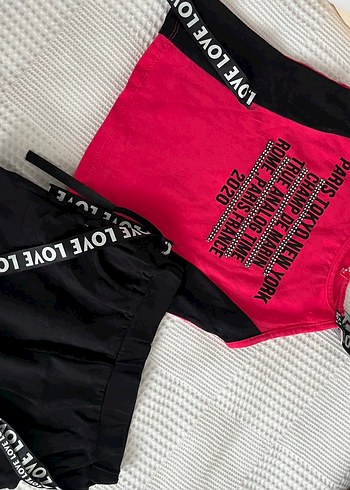 Renkli Baskılı Pembe Straplez Üst ve Siyah Şort