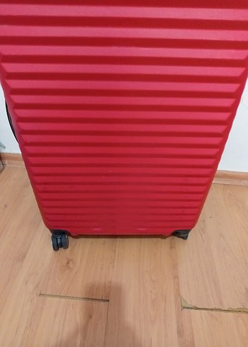Kırmızı Valiz - Görsel 4