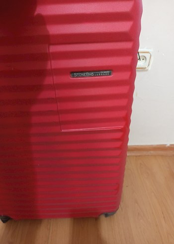 Kırmızı Valiz - Görsel 2