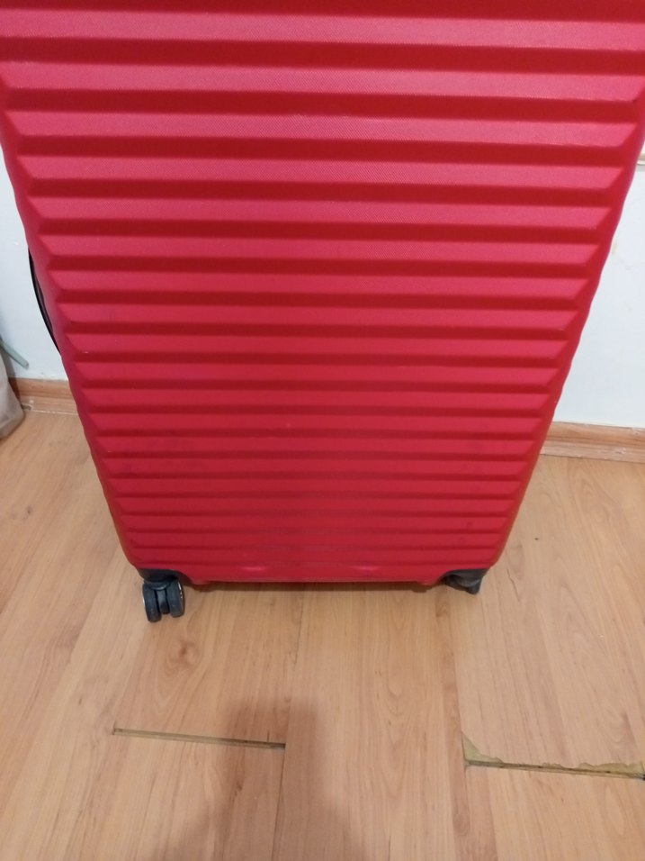 Kırmızı Valiz - Görsel 4