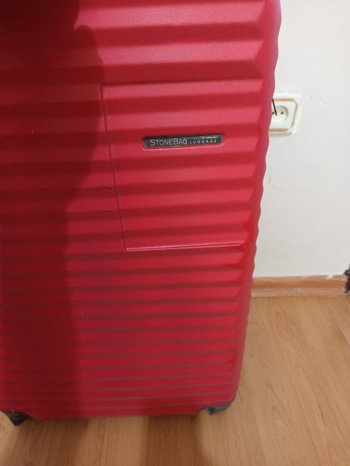 Kırmızı Valiz - Görsel 2