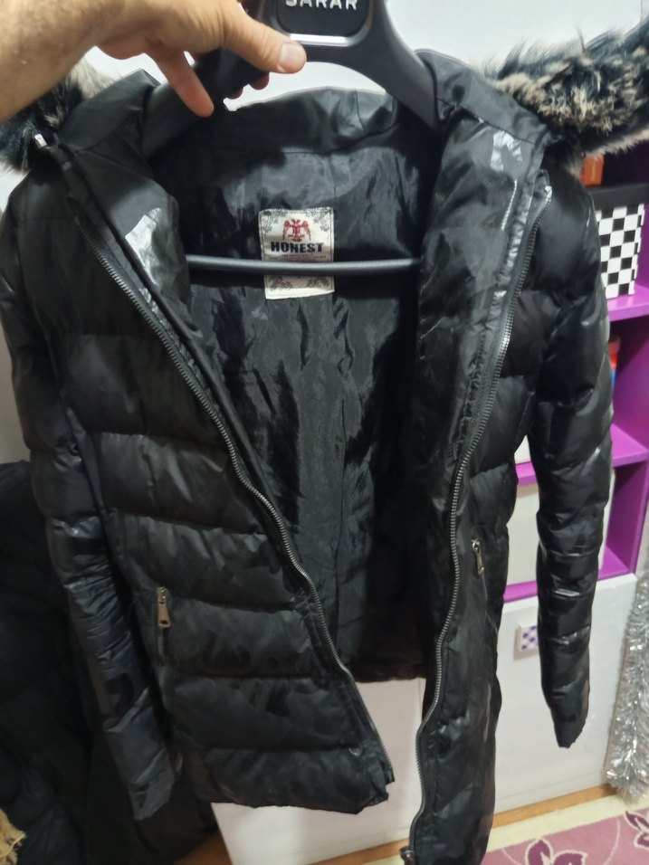 Sokak Stili Siyah Kürklü Kısa Kışlık Kadın Mont - Görsel 5