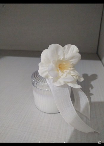 Beyaz Çiçekli mum