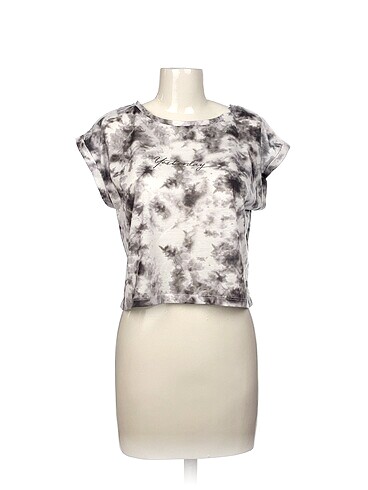 Diğer T-shirt %70 İndirimli.