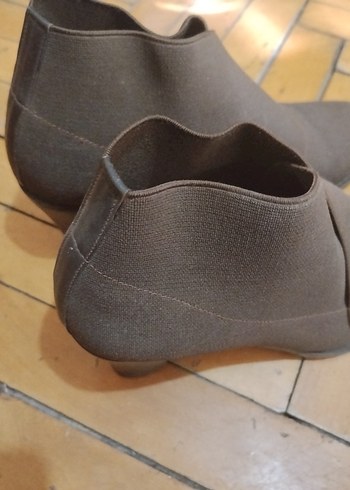 üç adet ayakkabı - Görsel 4