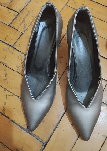 üç adet ayakkabı - Görsel 5