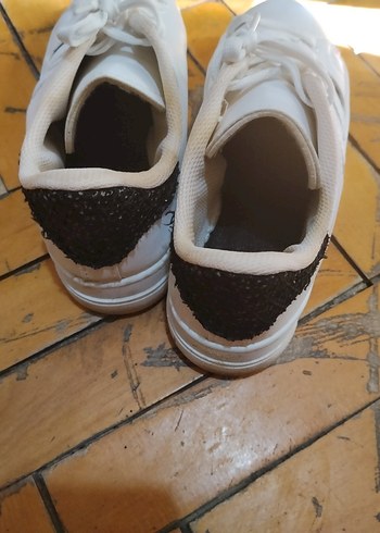 üç adet ayakkabı - Görsel 2