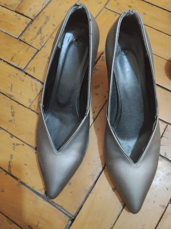 üç adet ayakkabı - Görsel 5