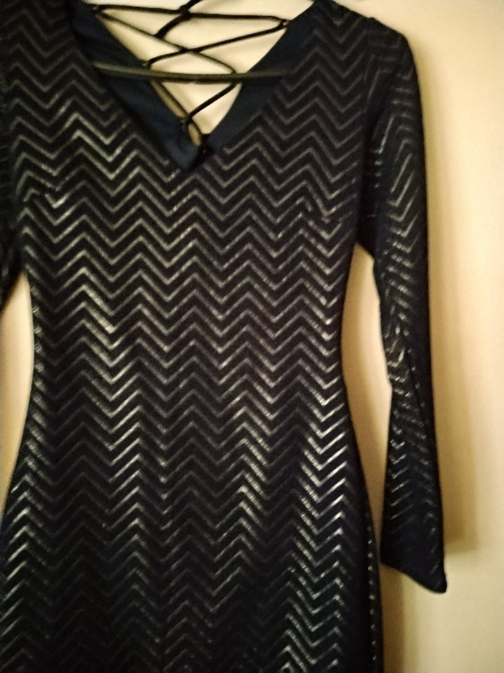 V Yakalı Siyah Uzun Gotik Elbise - Görsel 3