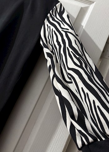 Zebra Desenli Siyah Uzun Elbise - Görsel 2