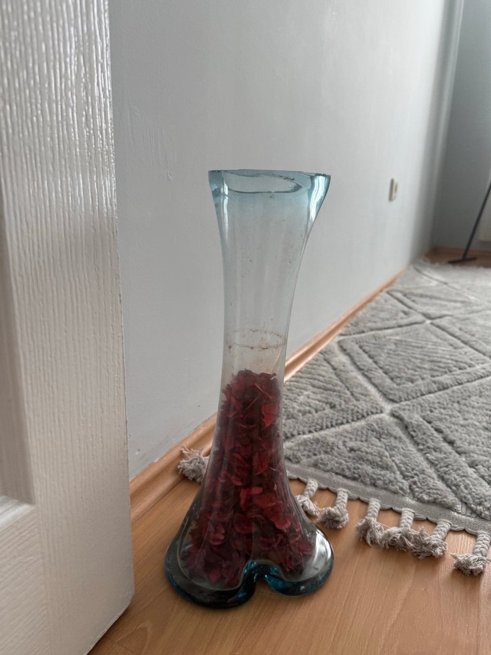 Kırmızı Dolgulu Şeffaf Vazo - Görsel 2