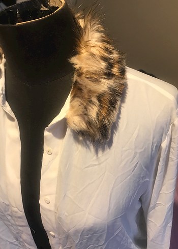 Zara Kürk Detaylı Beyaz Kadın Gömlek