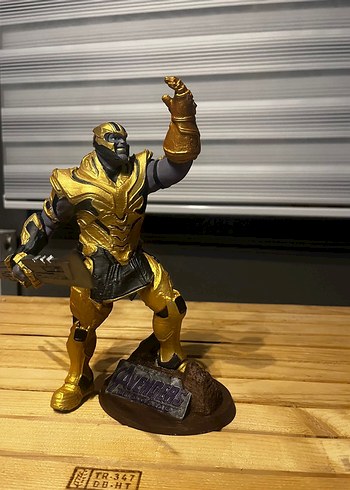 Thanos Parlak Altın Renkli Avengers Aksiyon Figürü