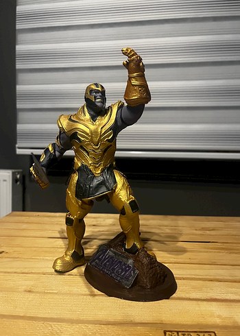 Beden Thanos Parlak Altın Renkli Avengers Aksiyon Figürü