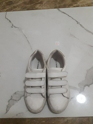 beyaz spor ayakkabı