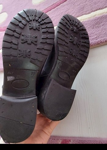 Zincir Detaylı Siyah Deri Gotik Kadın Bot - Görsel 4