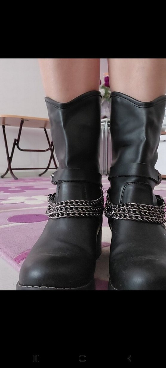 Zincir Detaylı Siyah Deri Gotik Kadın Bot - Görsel 2