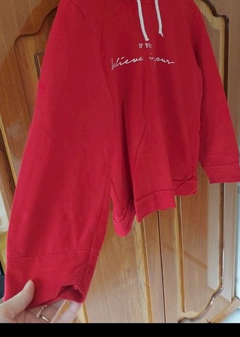 Kırmızı Kapüşonlu Kadın Sweatshirt - Görsel 2