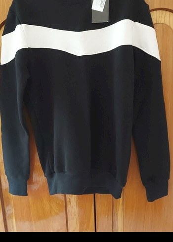 Siyah Beyaz Şeritli Kadın Sweatshirt - Görsel 2