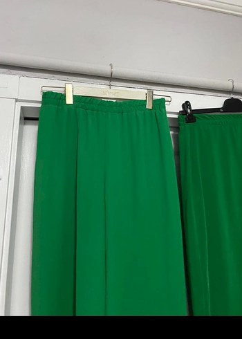 Setre Yeşil Parlak Kumaş Kadın Pantolon