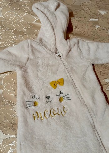 Kapüşonlu Beyaz Kürklü Bebek Tulumu - Görsel 3