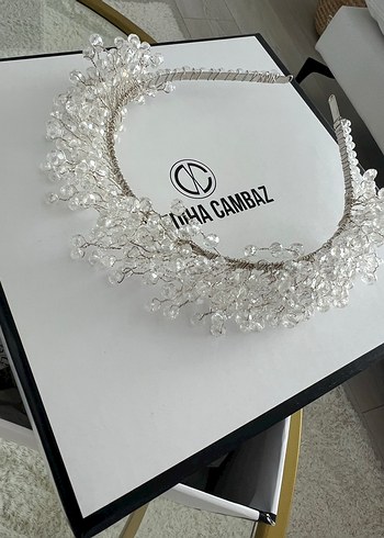 Beden Beyaz Boncuklu Cam Taç