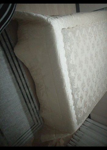 İşlemeli Beyaz Parlak Yatak Örtüsü - Görsel 2