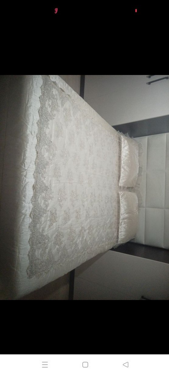 İşlemeli Beyaz Parlak Yatak Örtüsü - Görsel 4