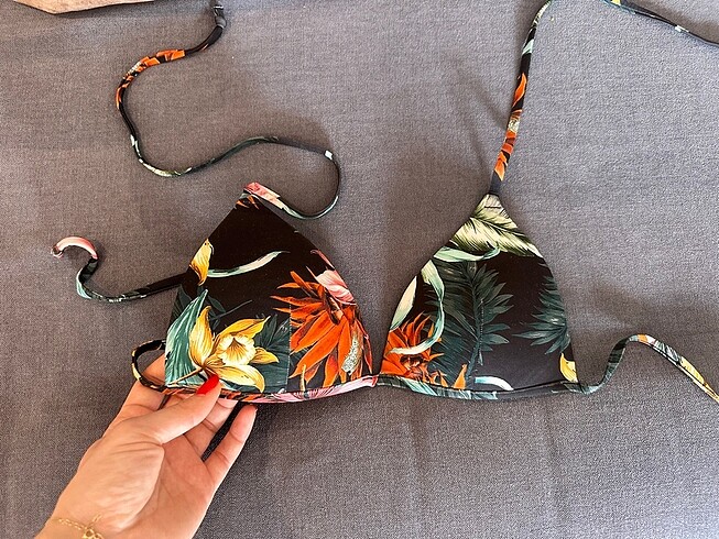 Penti renkli bikini üstü