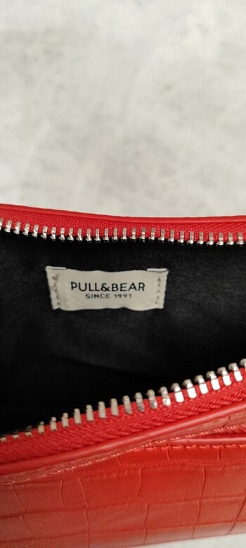 Pull and Bear Kırmızı kol çantası