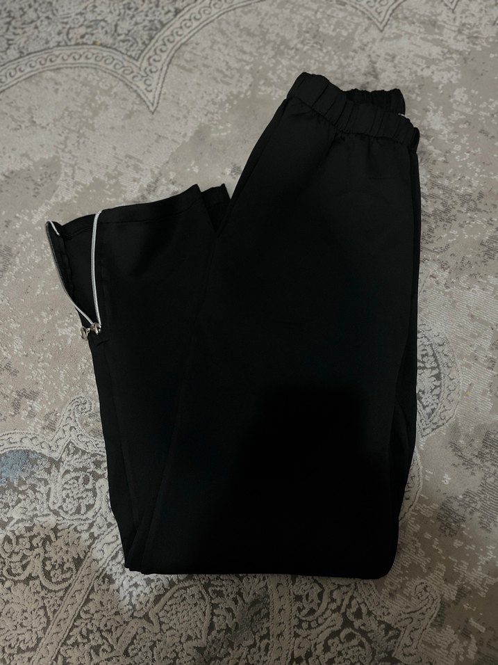 Siyah Kapüşonlu Rahat Kesim Takım - Görsel 4