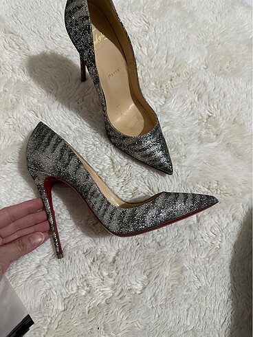 Christian Louboutin So kate120