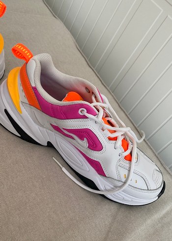 Nike Renkli Bağcıklı Kadın Spor Ayakkabı