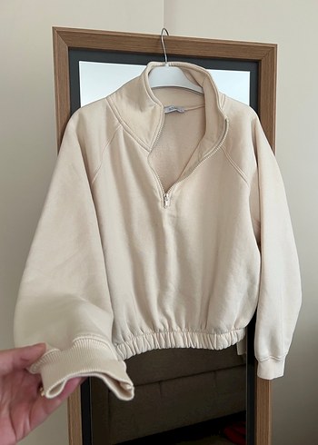 Bej Yüksek Yakalı Fermuarlı Sweatshirt