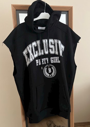 Kolsuz Kapüşonlu Siyah Sweatshirt