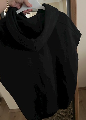 Bershka Kolsuz Kapüşonlu Siyah Sweatshirt