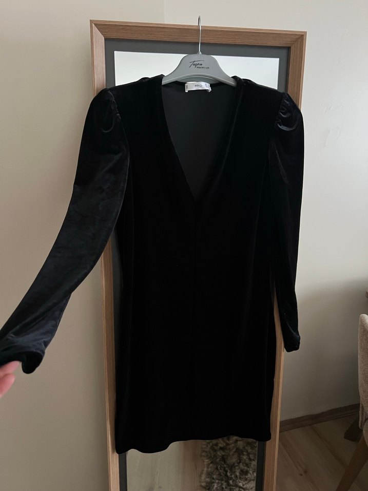 Siyah V Yaka Midi Kadife Elbise - Görsel 3