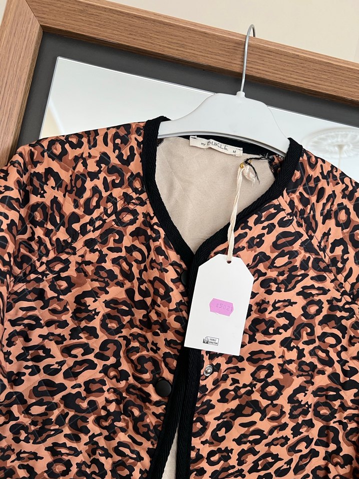 Düğmeli Leopar Desenli Kadın Ceket - Görsel 4