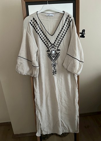 Nakışlı V Yaka Uzun Keten Elbise - Görsel 2