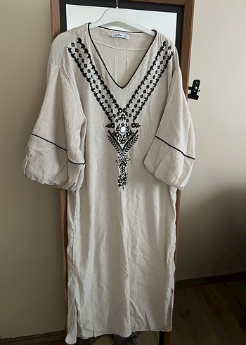 Nakışlı V Yaka Uzun Keten Elbise - Görsel 5