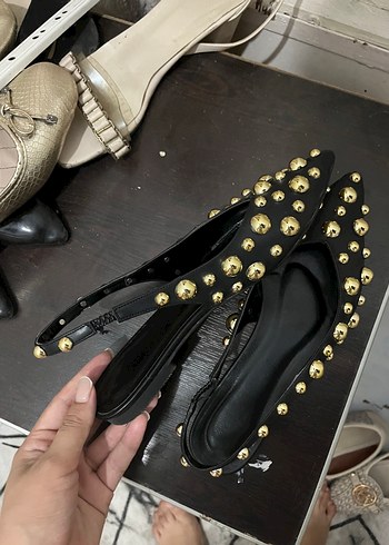 39 Beden Altın Renkli Rock Punk Sivri Uçlu Stiletto