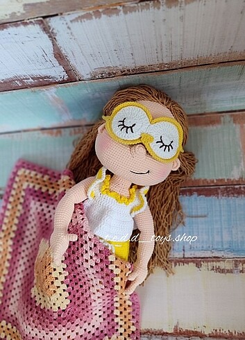 Beden Renk Amigurumi kız bebek